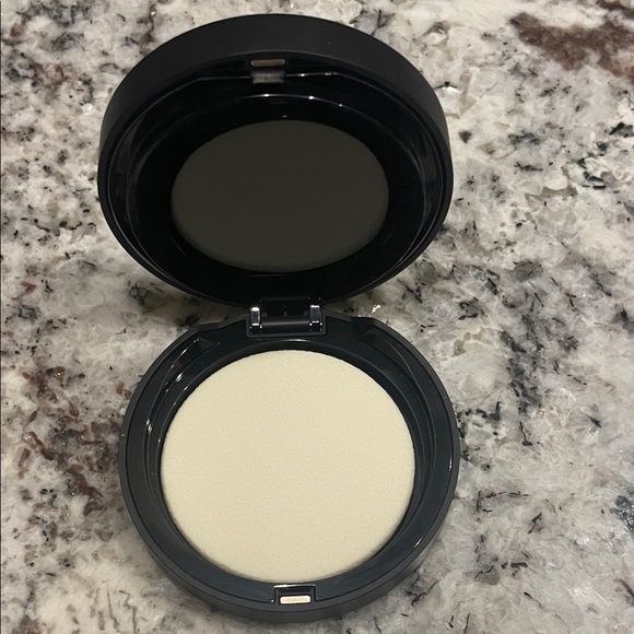 NEW - bareMinerals Performance Wear Powder Foundation - PECAN 18 - Picture 5 of 5